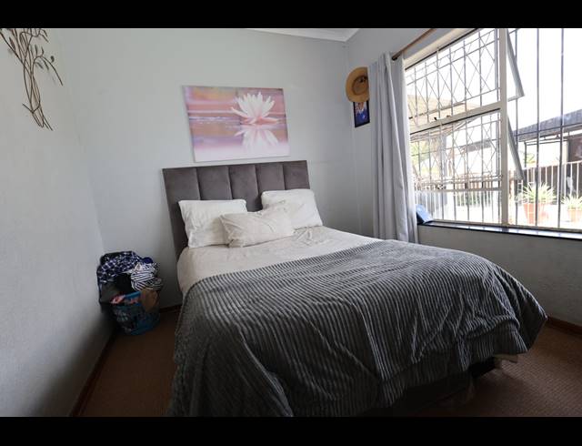 3 BEDROOM FREEHOLD FOR SALE IN FREEWAY PARK
